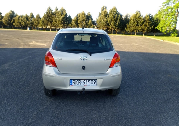 Toyota Yaris cena 21500 przebieg: 163000, rok produkcji 2009 z Krosno małe 191